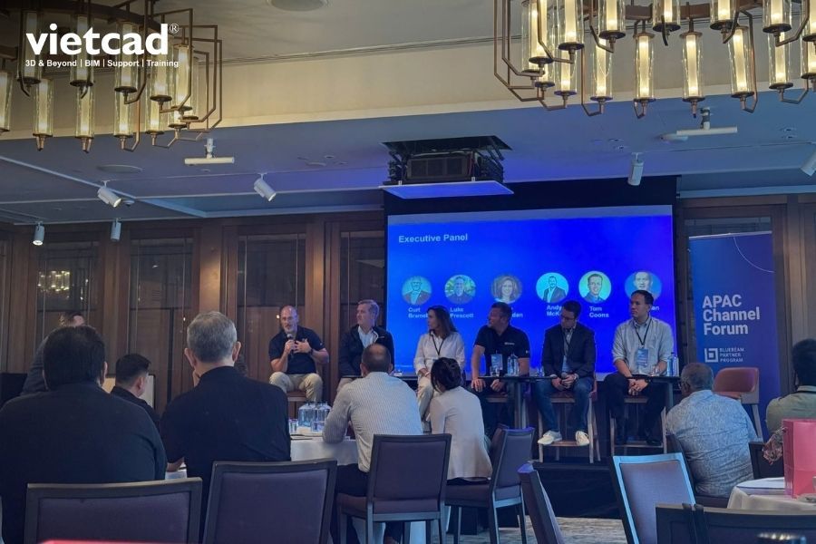 Đại diện VietCAD tham dự phi&ecirc;n Executive Panel tại Bluebeam APAC Channel Forum 2026, nơi c&aacute;c đối t&aacute;c v&agrave; chuy&ecirc;n gia khu vực APAC trao đổi về định hướng ph&aacute;t triển v&agrave; giải ph&aacute;p Bluebeam